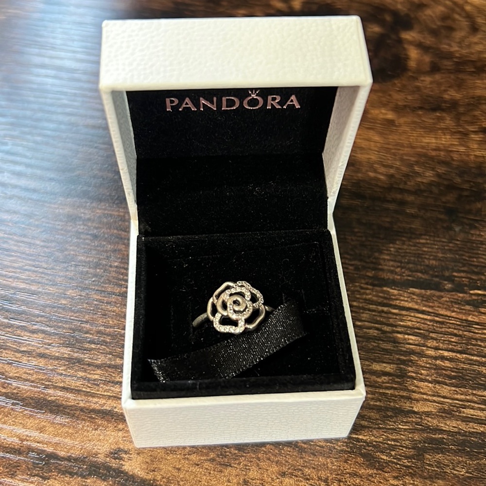 Beautiful rose Pandora ring